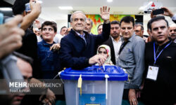 دکتر مسعود پزشکیان رای خود را در شهرقدس به صندوق انداخت